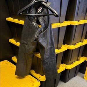 MB Elite Motorcycle Chaps Large does not say men’s or women’sBlack Leather Chaps